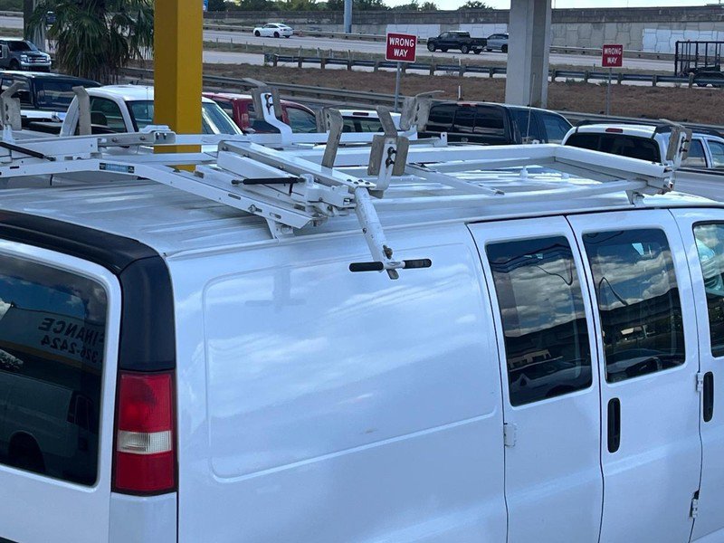 Used 2010 Chevrolet Express 1500 image 7