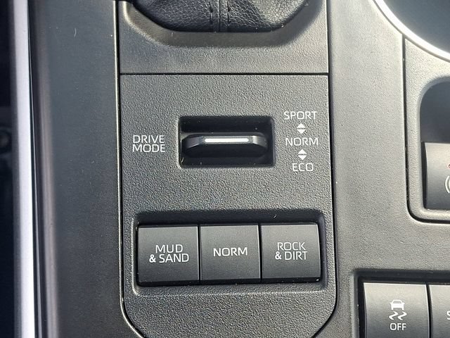 Used 2021 Toyota Highlander XLE AWD/4WD image 23