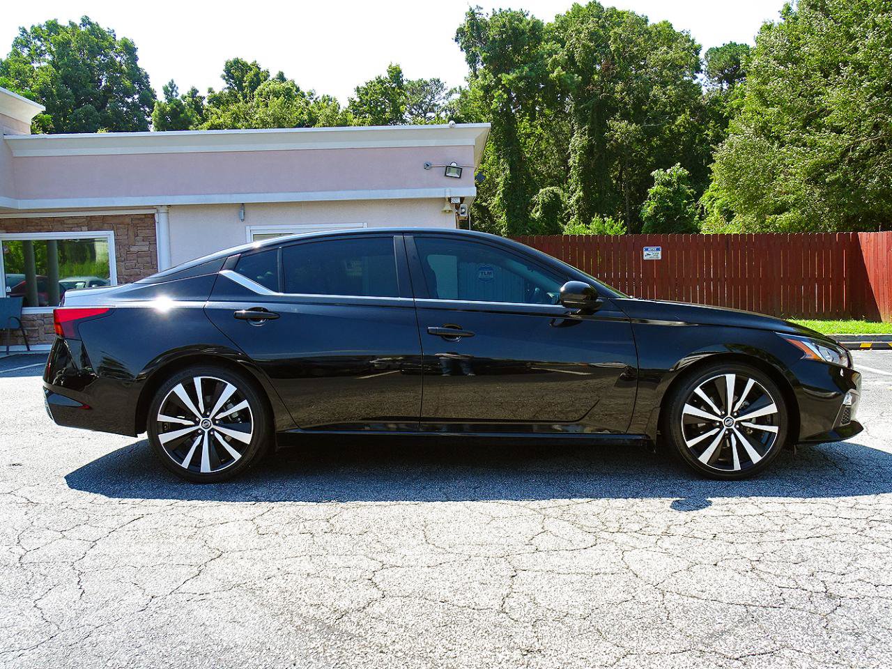 Used 2020 Nissan Altima 2.5 SR w/ Premium Package FWD image 10