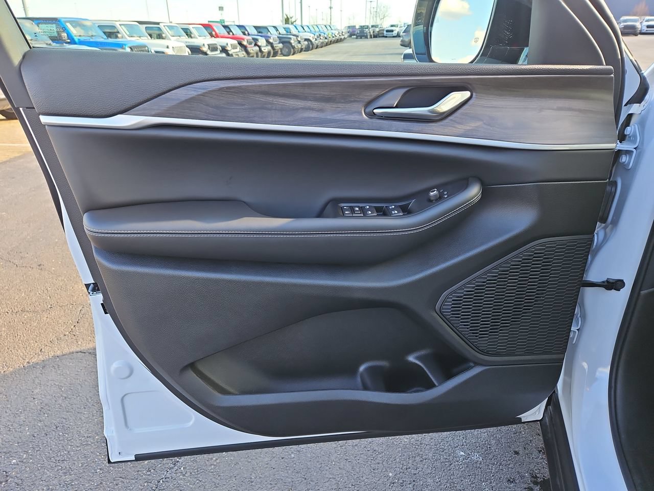 New 2026 Jeep Grand Cherokee Altitude AWD/4WD image 18