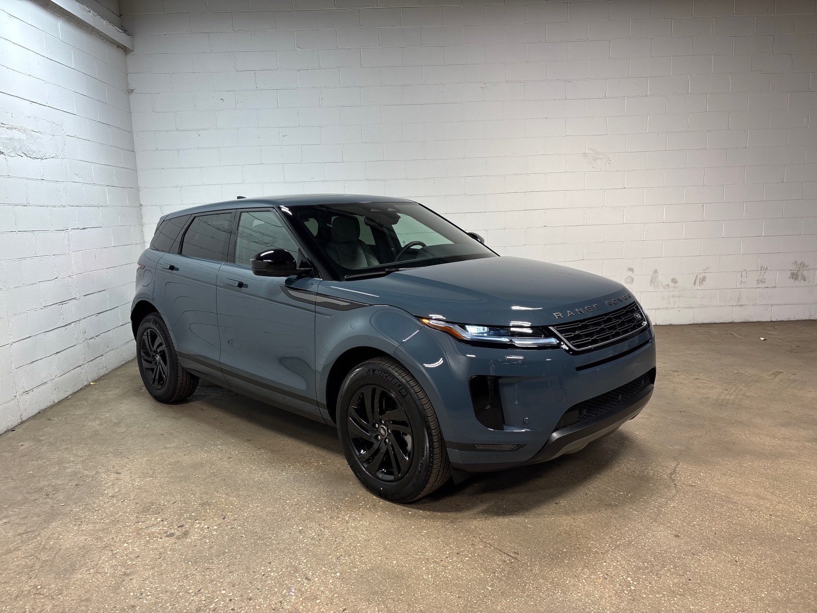 New 2026 Land Rover Range Rover Evoque S AWD/4WD image 4