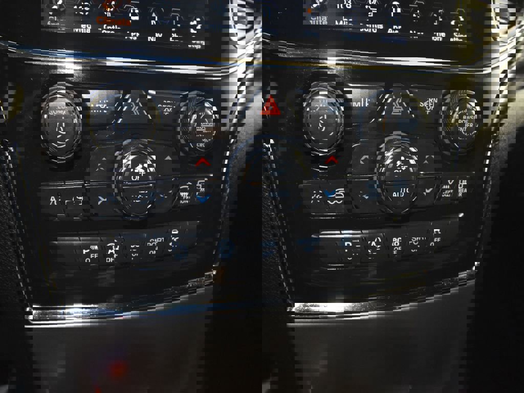 Used 2022 Jeep Grand Cherokee Laredo X image 21