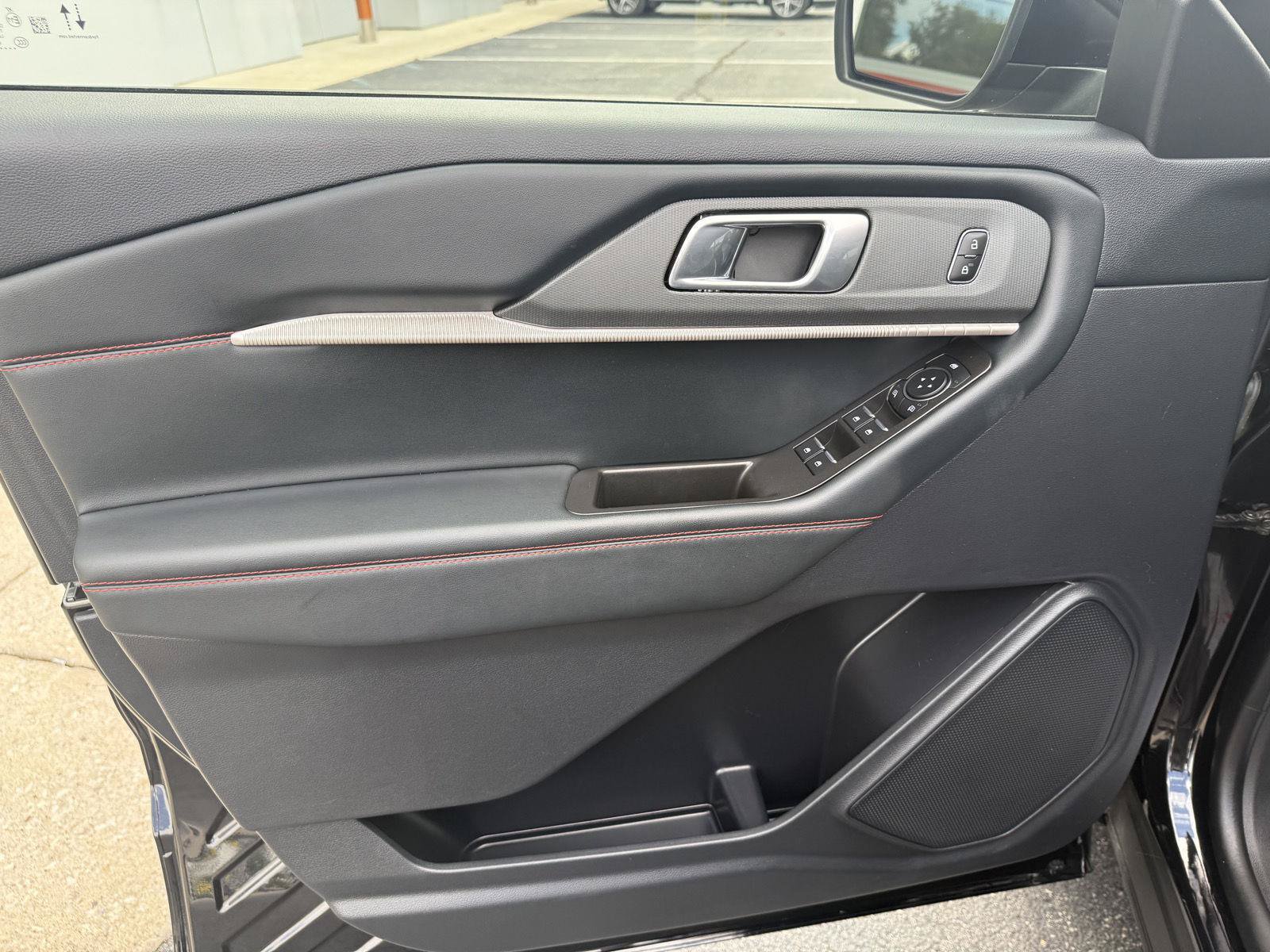 Used 2025 Ford Explorer ST-Line AWD/4WD image 35