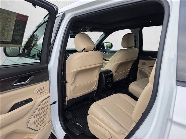 Used 2023 Jeep Grand Cherokee L Limited w/ Luxury Tech Group II AWD/4WD image 18