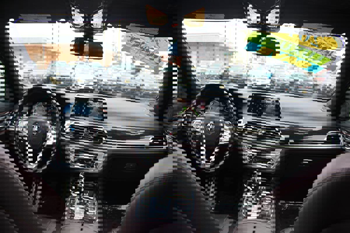 Used 2018 BMW 740i image 30