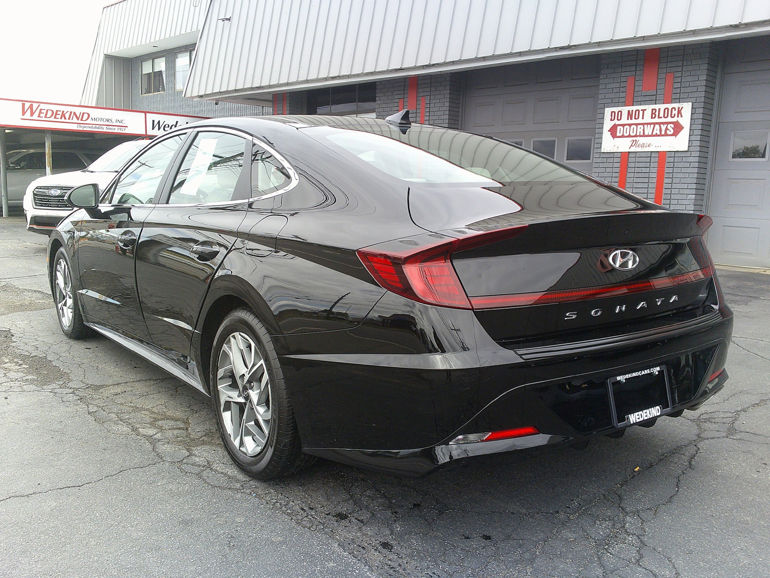 Used 2023 Hyundai Sonata SEL w/ Convenience Package FWD image 3