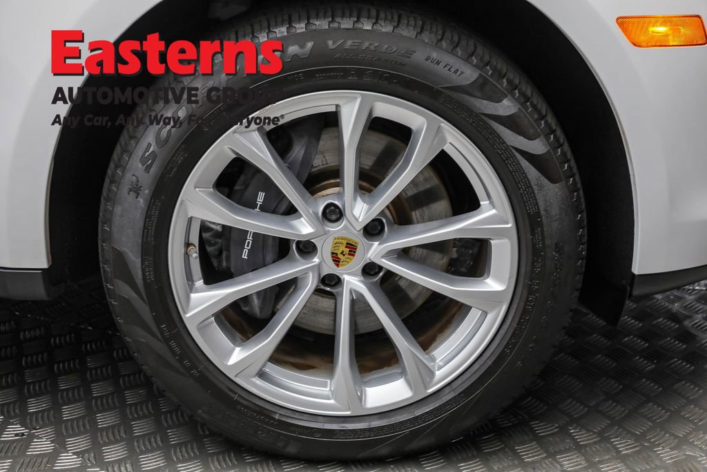 Used 2023 Porsche Macan T w/ Premium Package Plus image 32