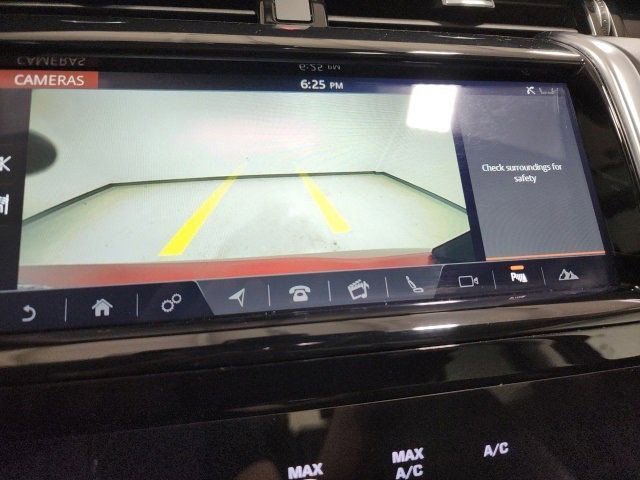 Used 2020 Land Rover Discovery Sport SE image 5