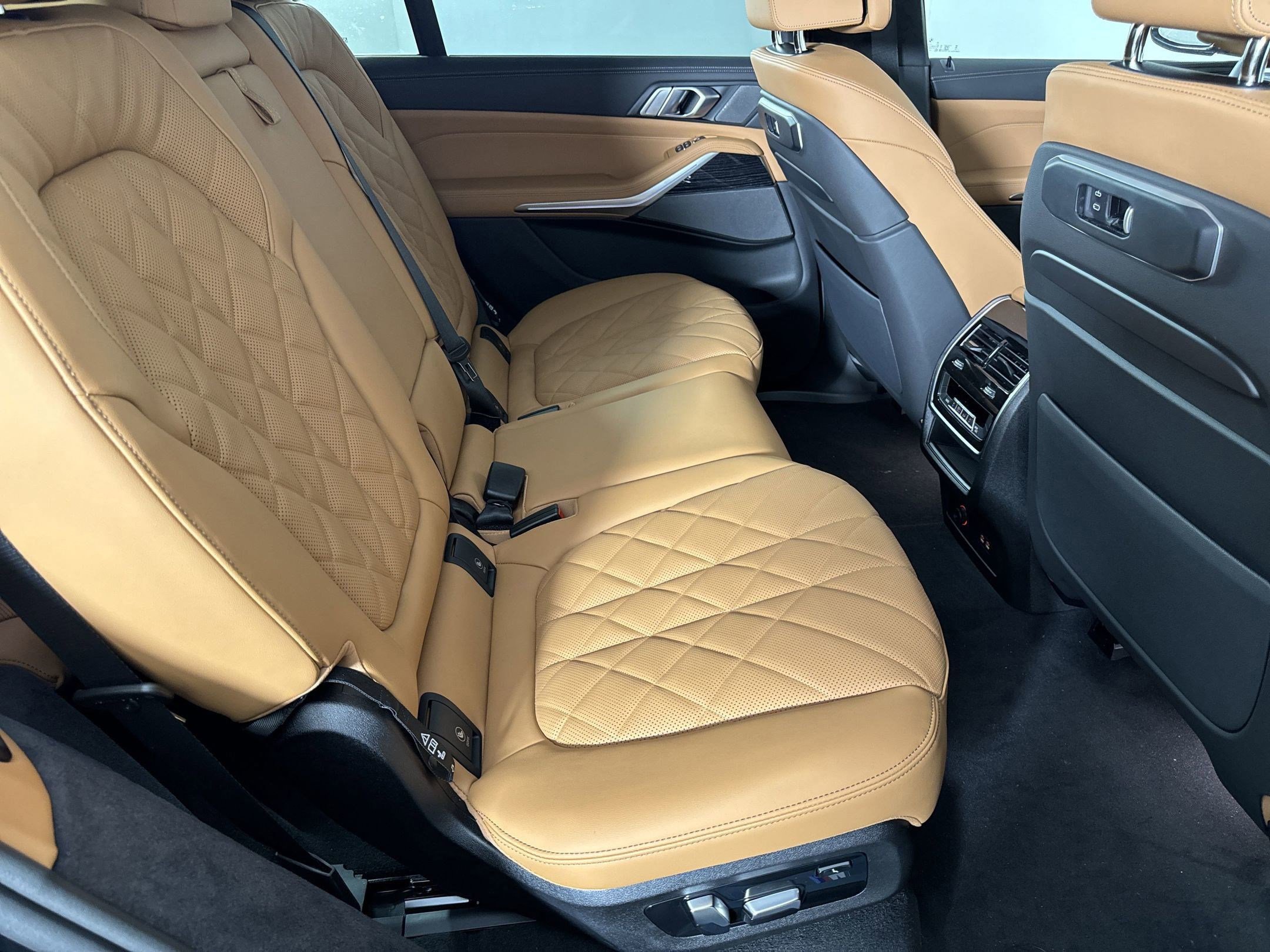 Used 2026 BMW X7 xDrive40i w/ M Sport Package image 30