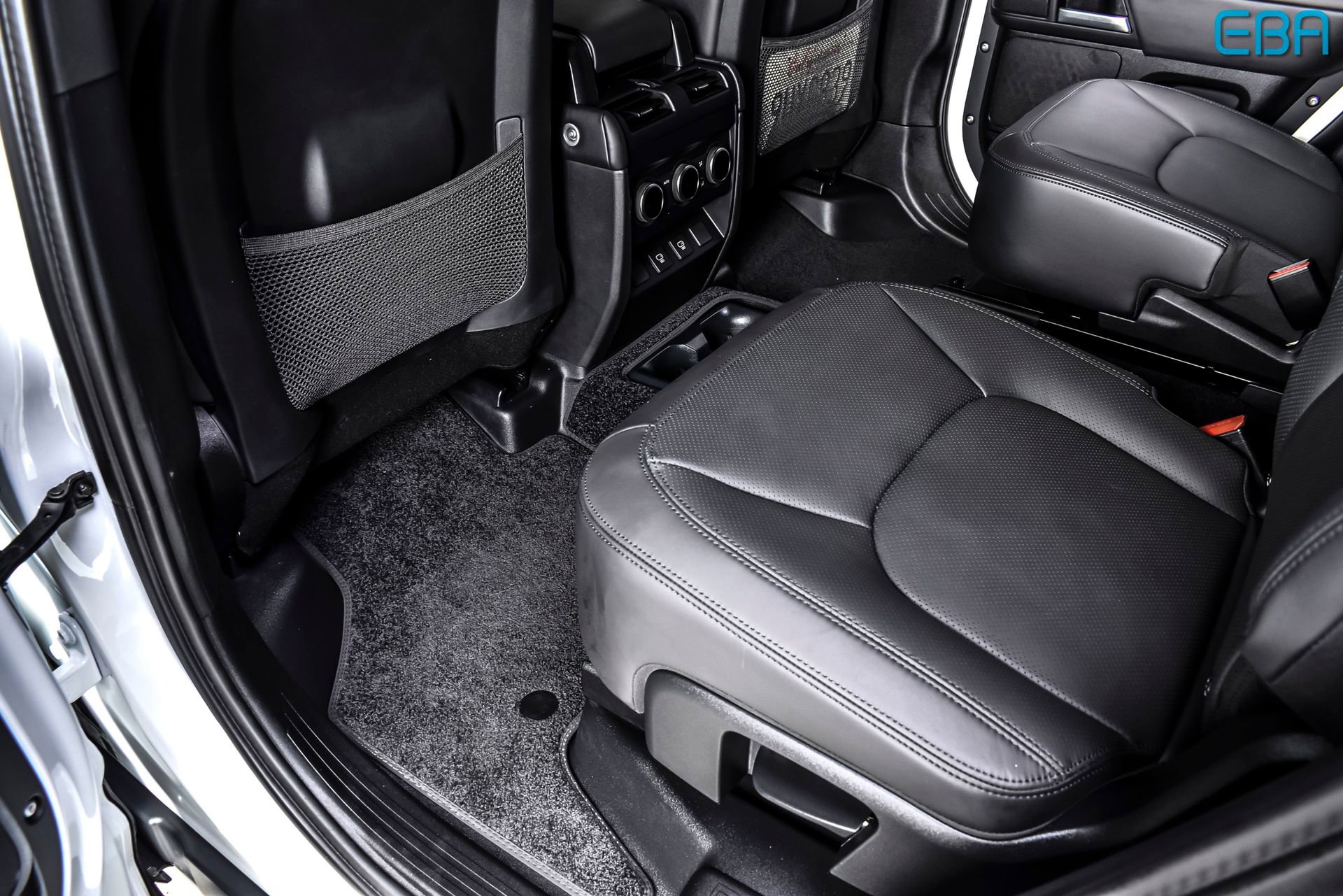 Used 2025 Land Rover Defender 130 X-Dynamic SE image 20