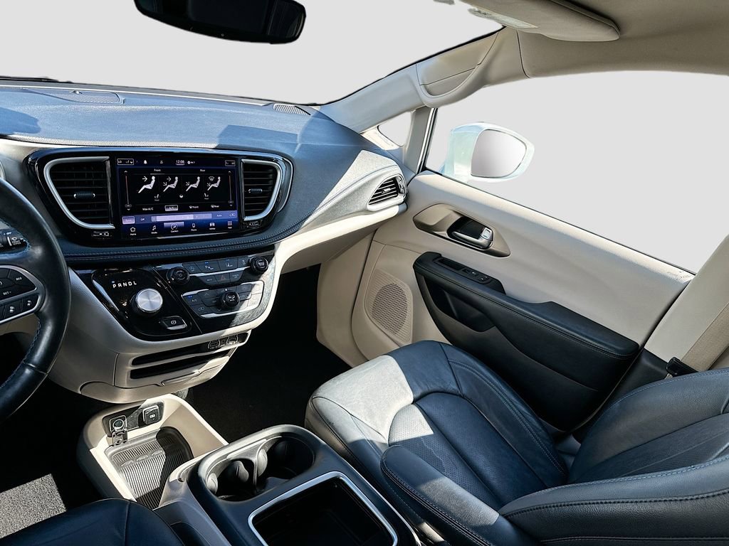 Used 2021 Chrysler Pacifica Touring-L image 23
