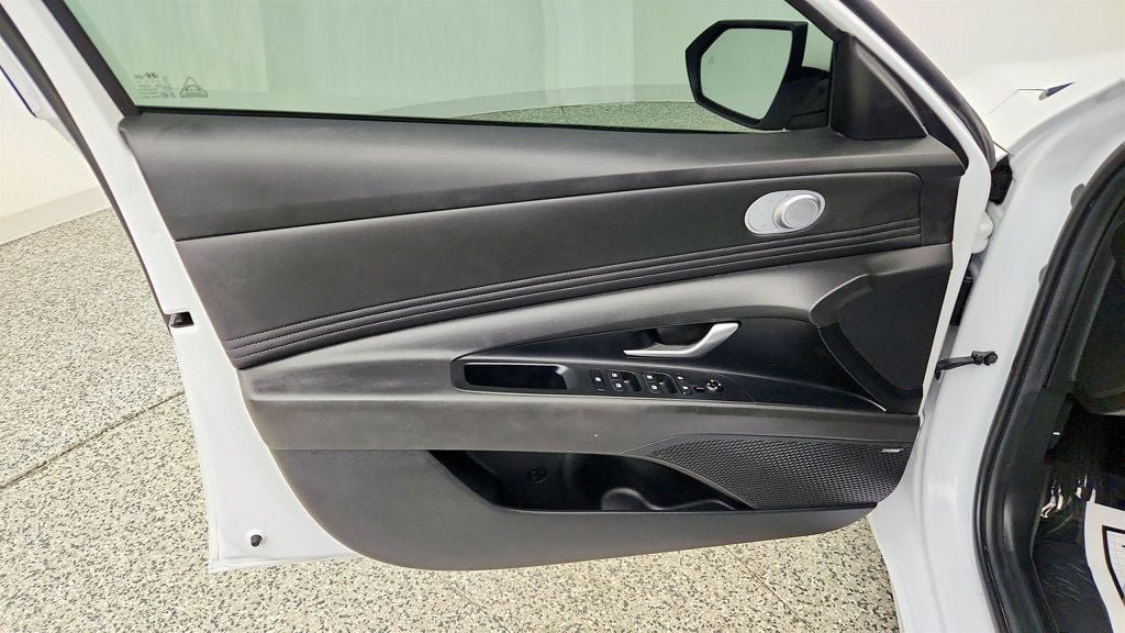 Used 2024 Hyundai Elantra Limited FWD image 11