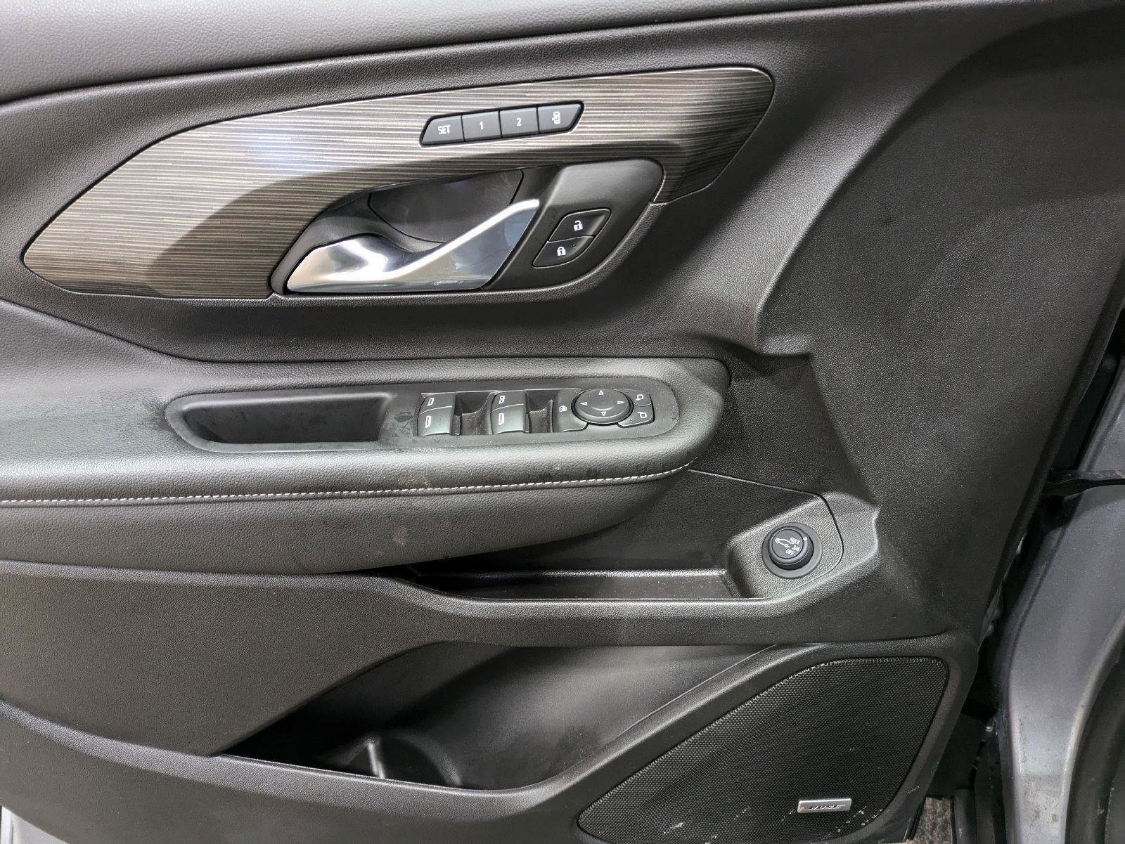 Used 2024 GMC Terrain SLT w/ Infotainment Package II image 15