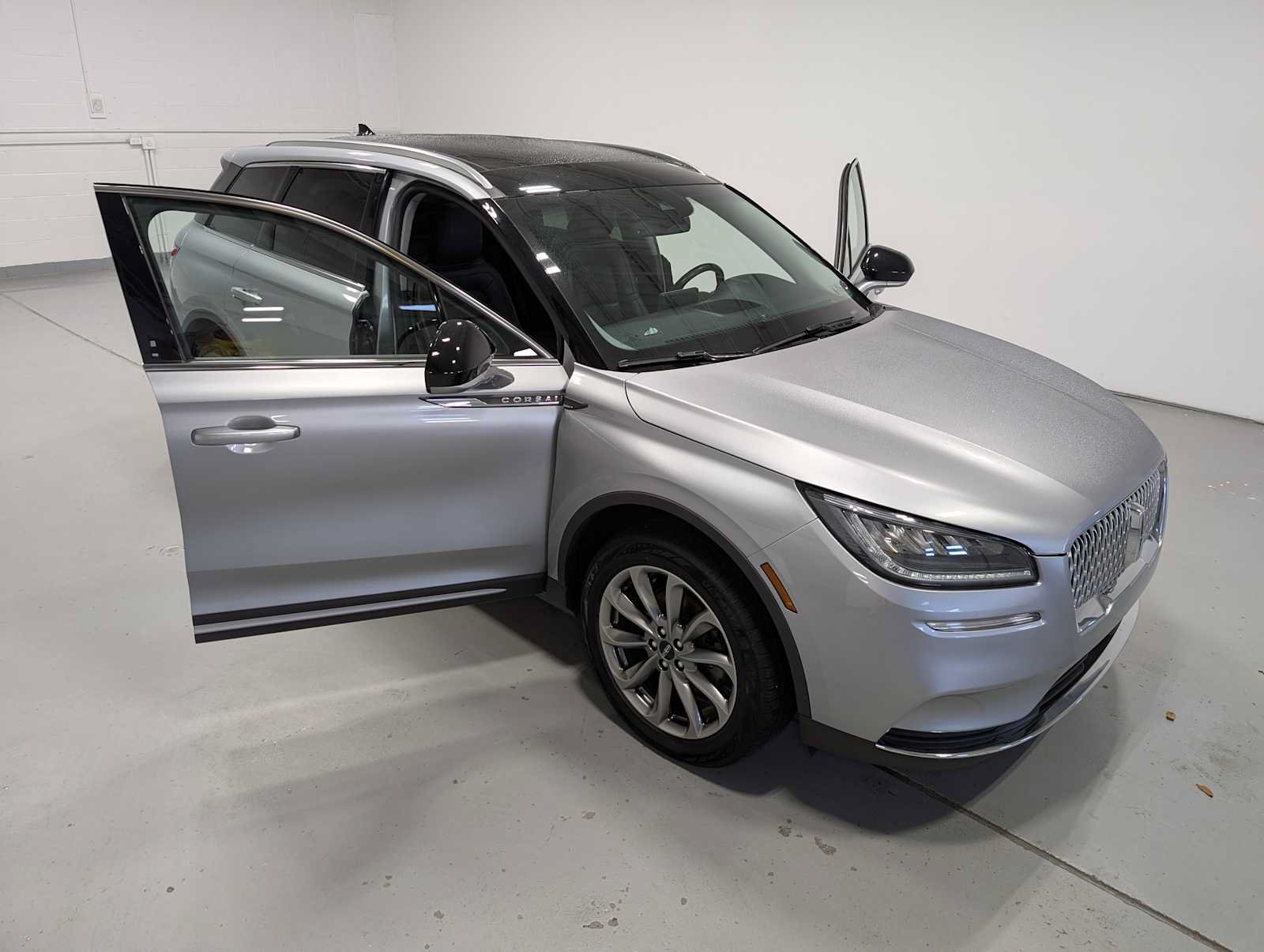 Used 2022 Lincoln Corsair AWD w/ Premium Package image 15