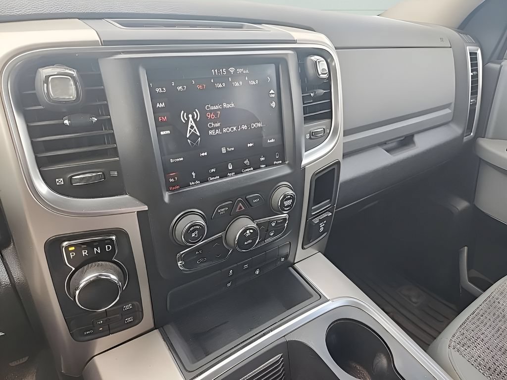 Used 2018 RAM 1500 SLT AWD/4WD image 10