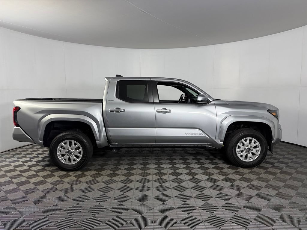 Used 2025 Toyota Tacoma SR5 AWD/4WD image 6