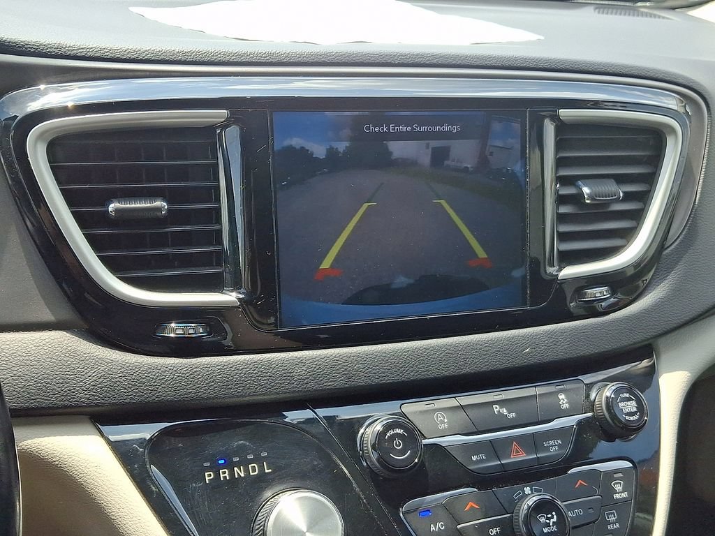 Used 2020 Chrysler Pacifica Touring-L Plus FWD image 19
