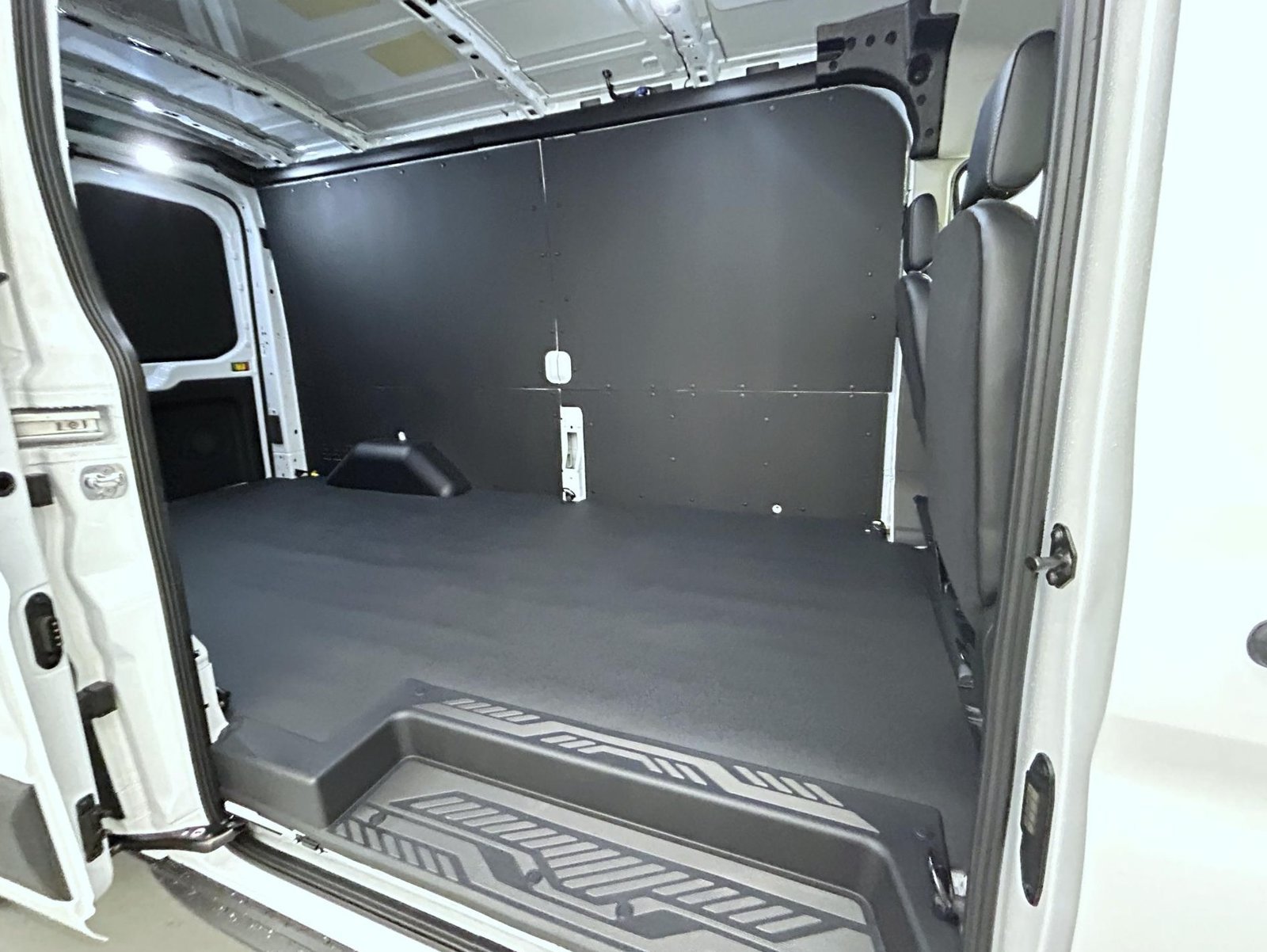 New 2027 Ford Transit 250 148 Medium Roof w/ Load Area Protection Package RWD image 17