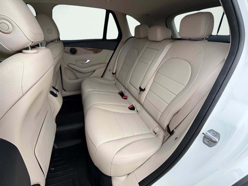 Used 2018 Mercedes-Benz GLC 350e 4MATIC image 23