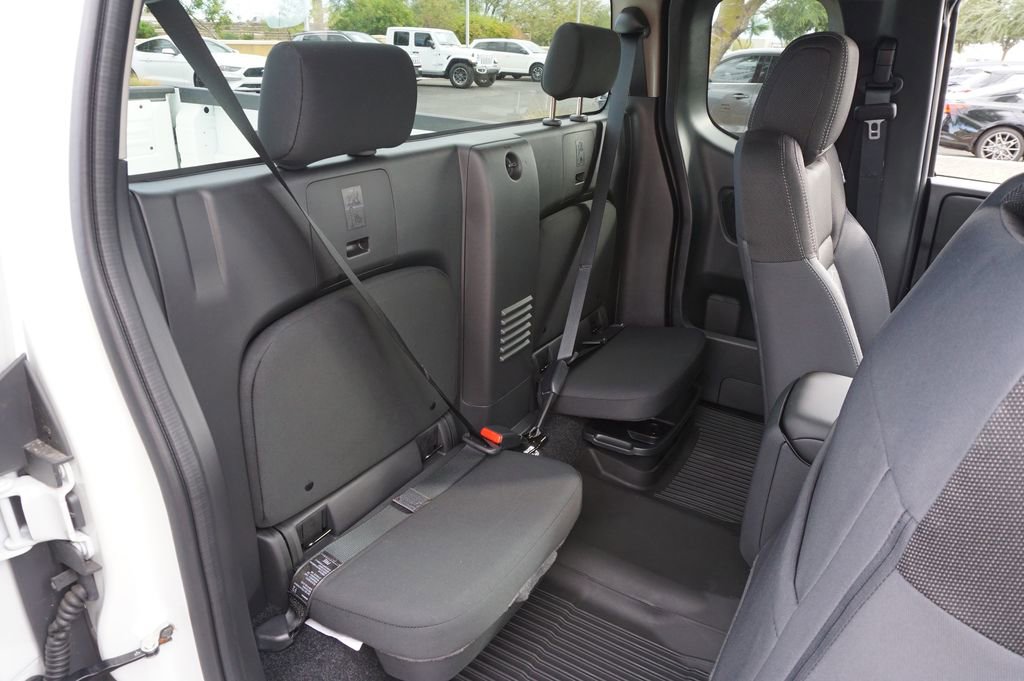 Certified 2025 Nissan Frontier SV image 10