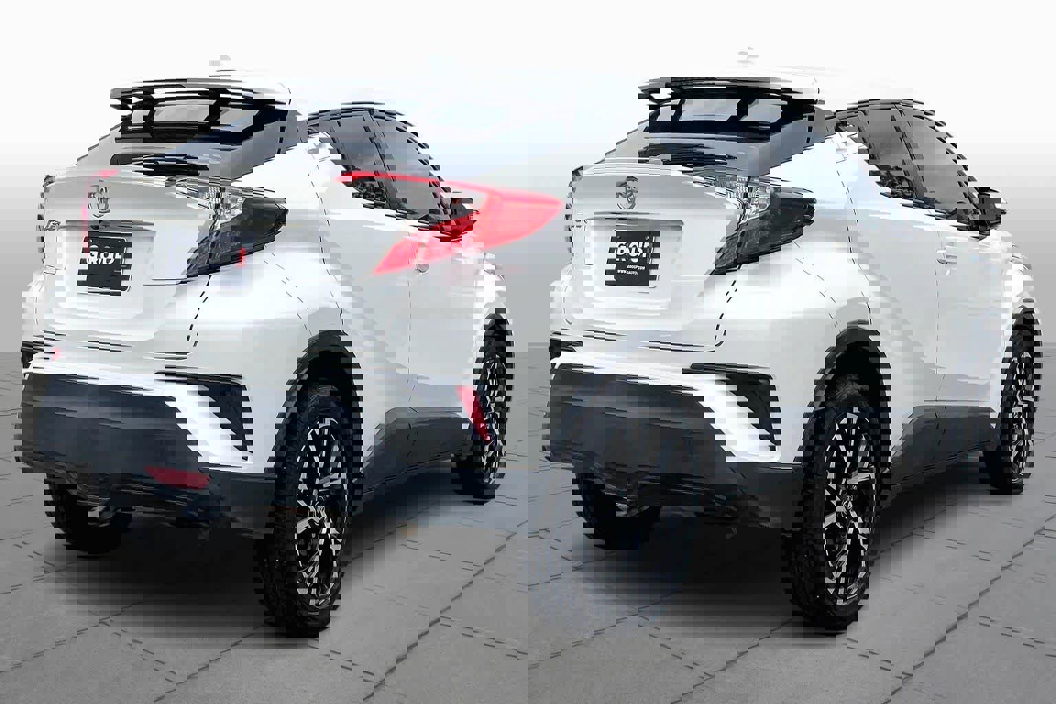 Used 2018 Toyota C-HR XLE FWD image 13