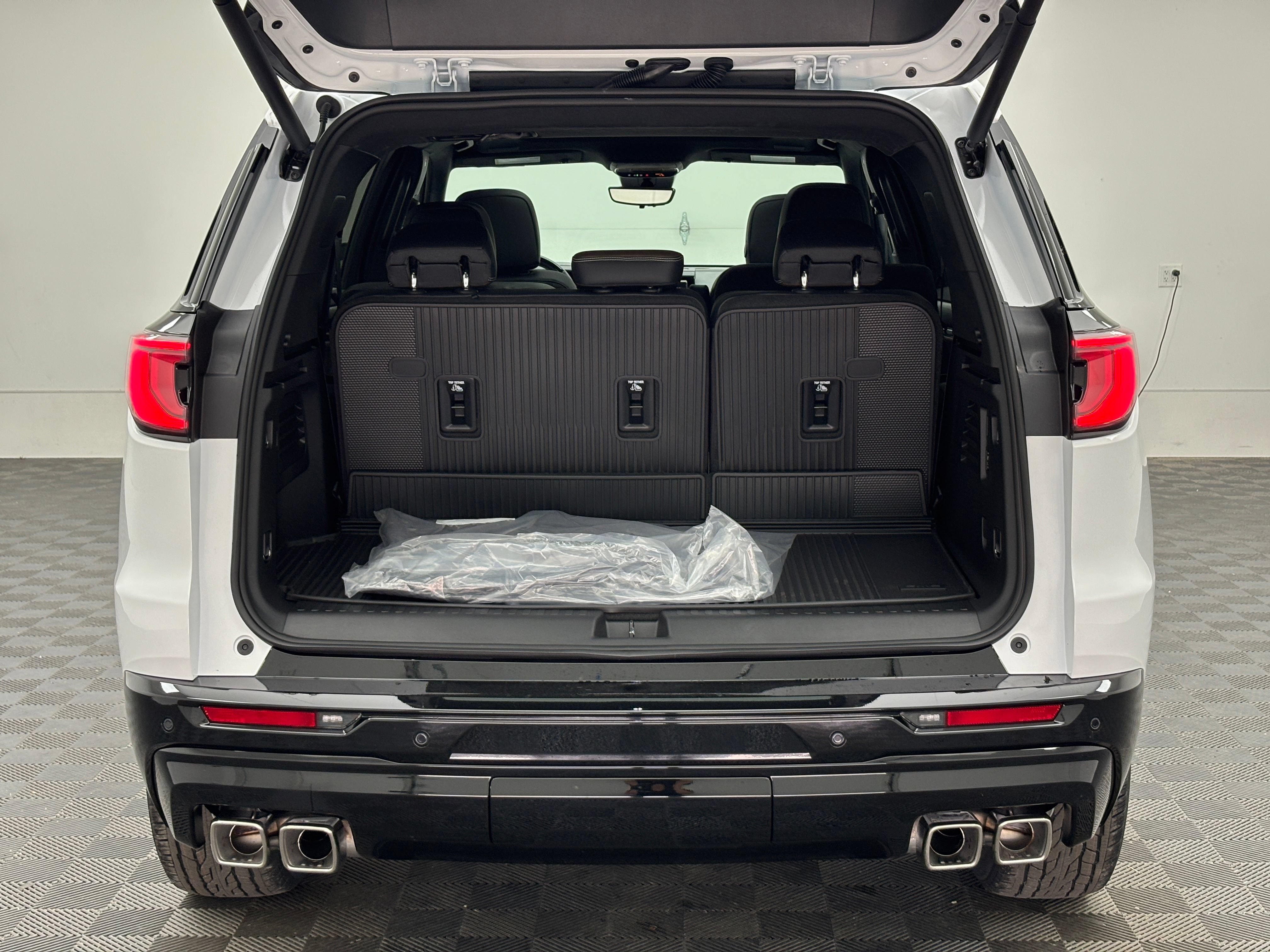 New 2026 GMC Acadia Denali Ultimate w/ LPO, Floor Liner Package AWD/4WD image 13