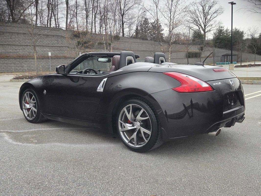Used 2013 Nissan 370Z Touring w/ Sport Pkg RWD image 7