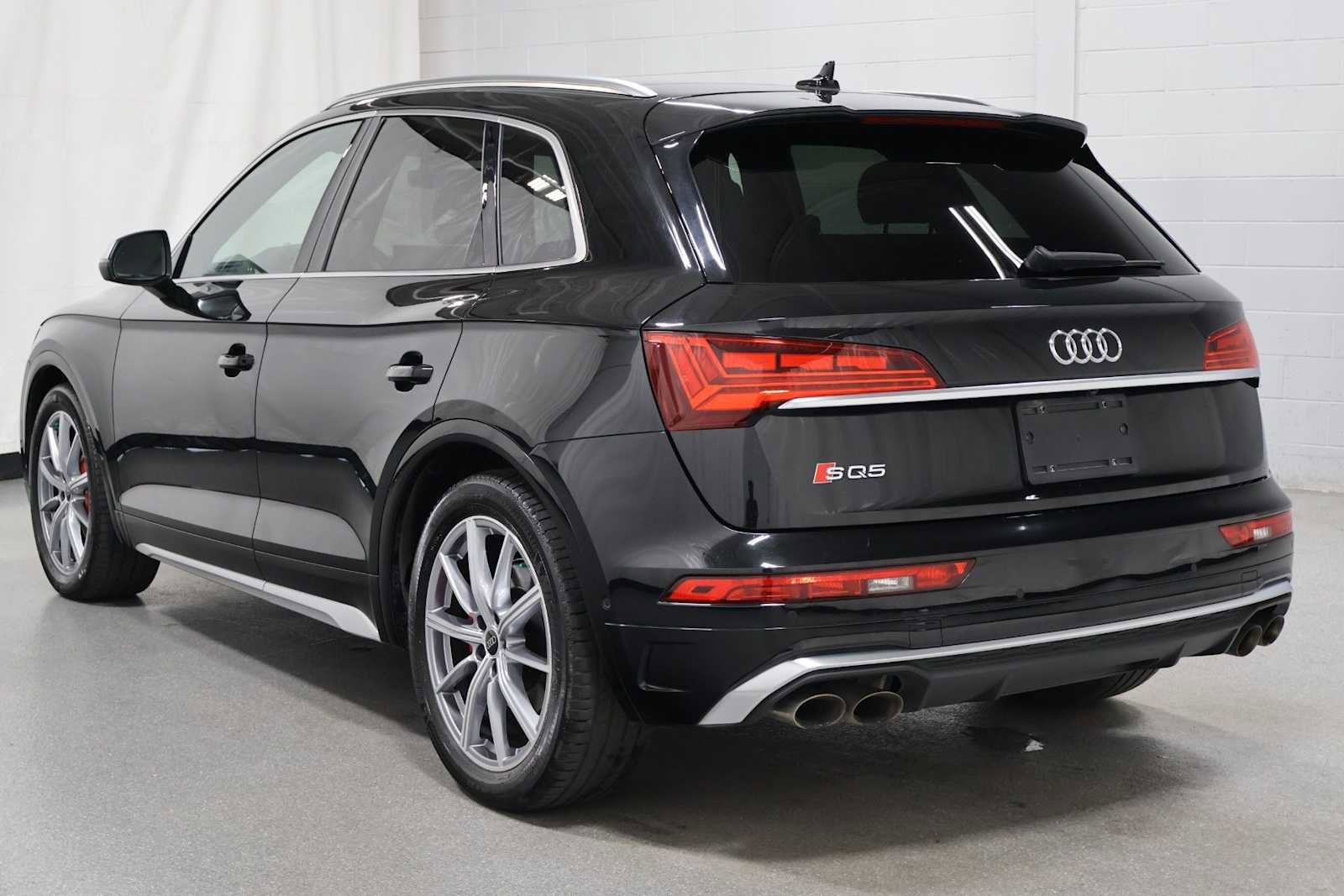Used 2023 Audi SQ5 Prestige w/ Prestige Package AWD/4WD image 3