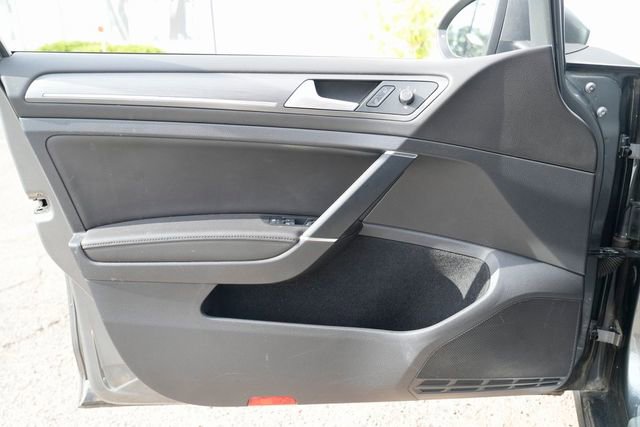 Used 2019 Volkswagen e-Golf SEL Premium image 25