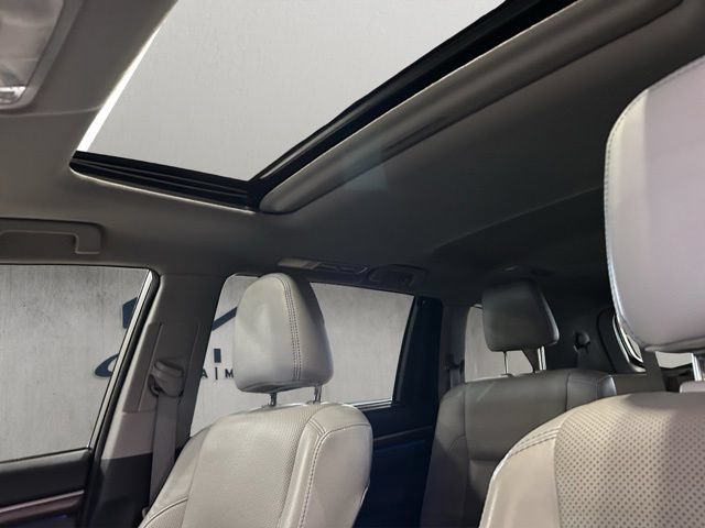 Used 2016 Toyota Highlander Limited AWD/4WD image 4