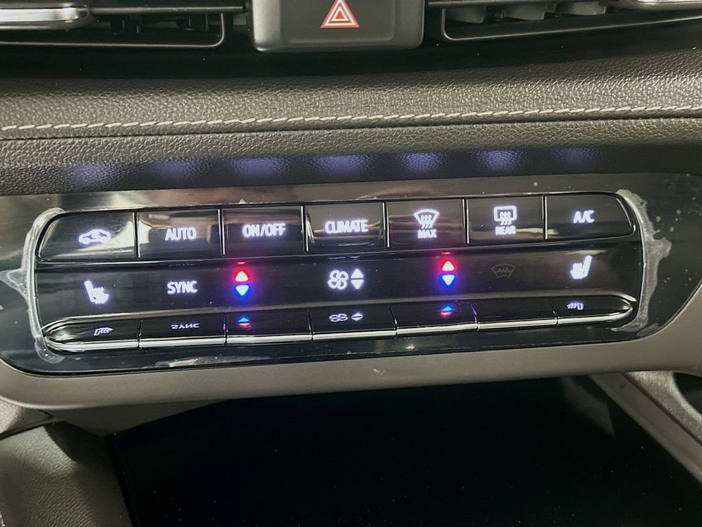 Used 2023 Buick Envision Essence AWD/4WD image 15