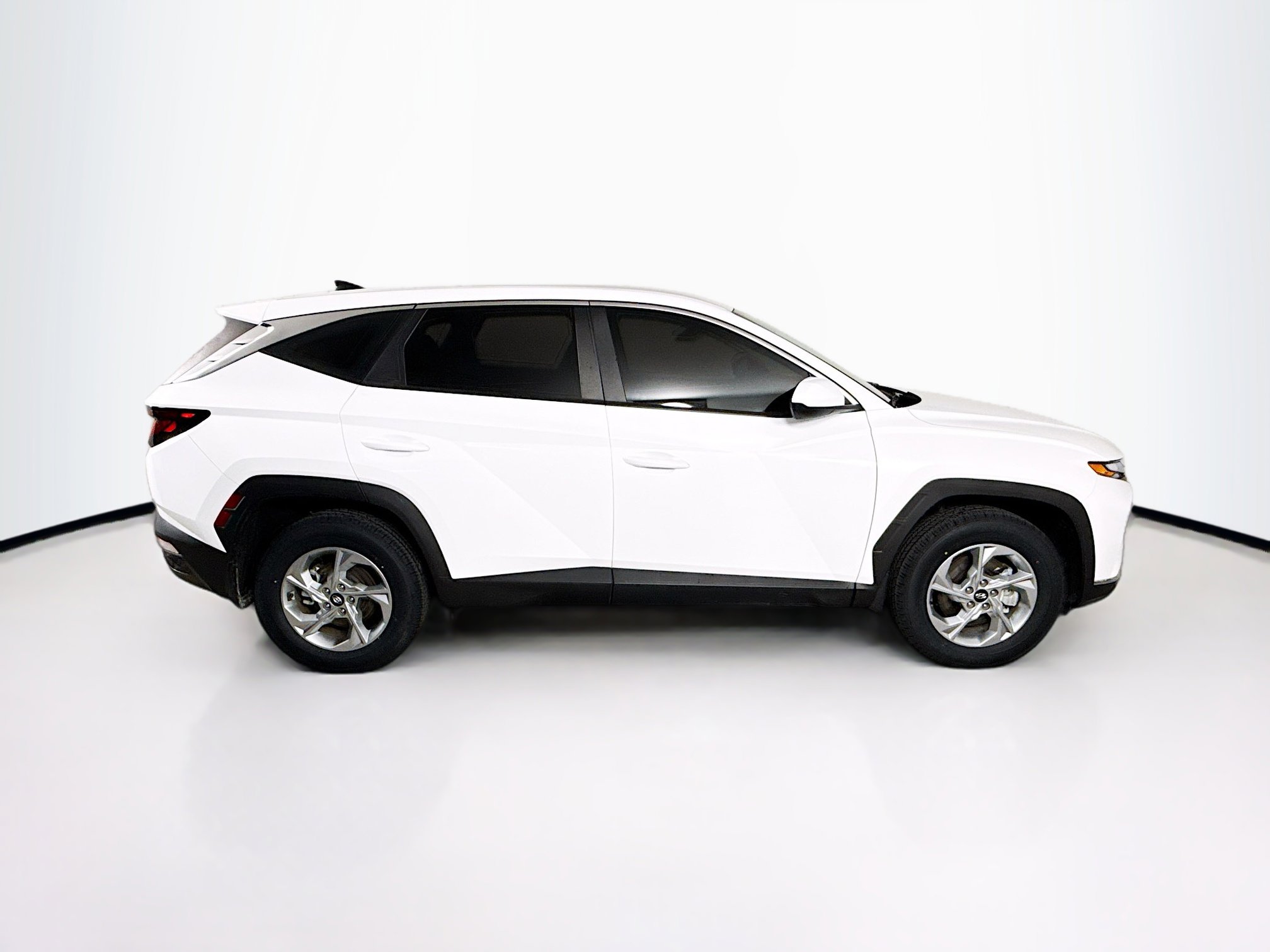 Used 2023 Hyundai Tucson SE AWD/4WD image 2