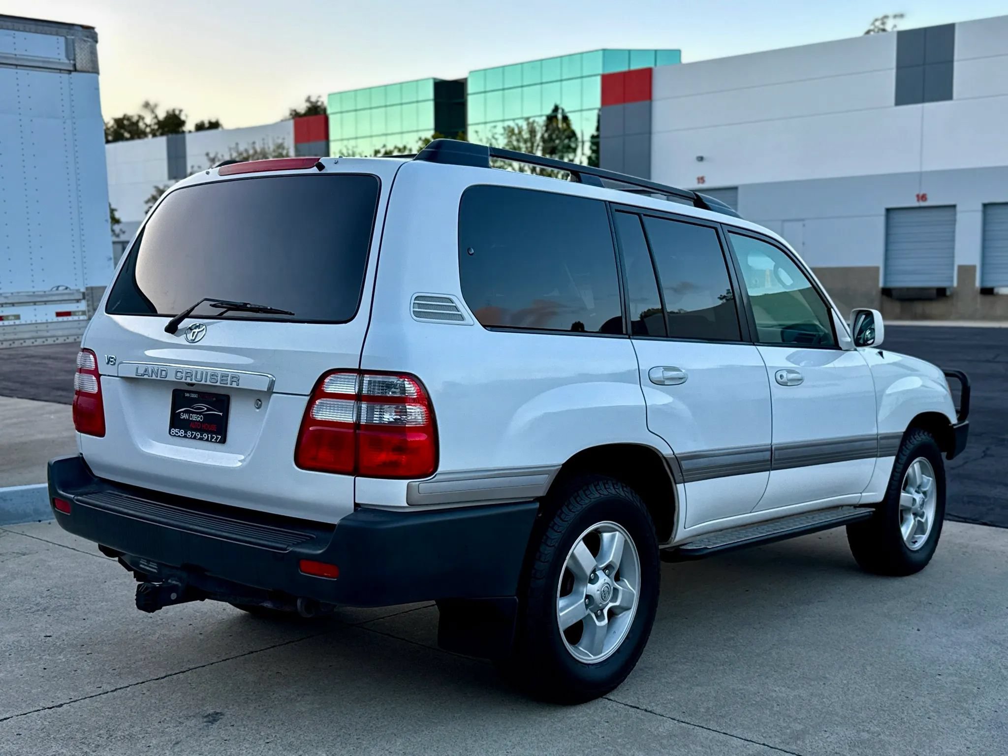 Used 2005 Toyota Land Cruiser w/ Convenience Pkg AWD/4WD image 9