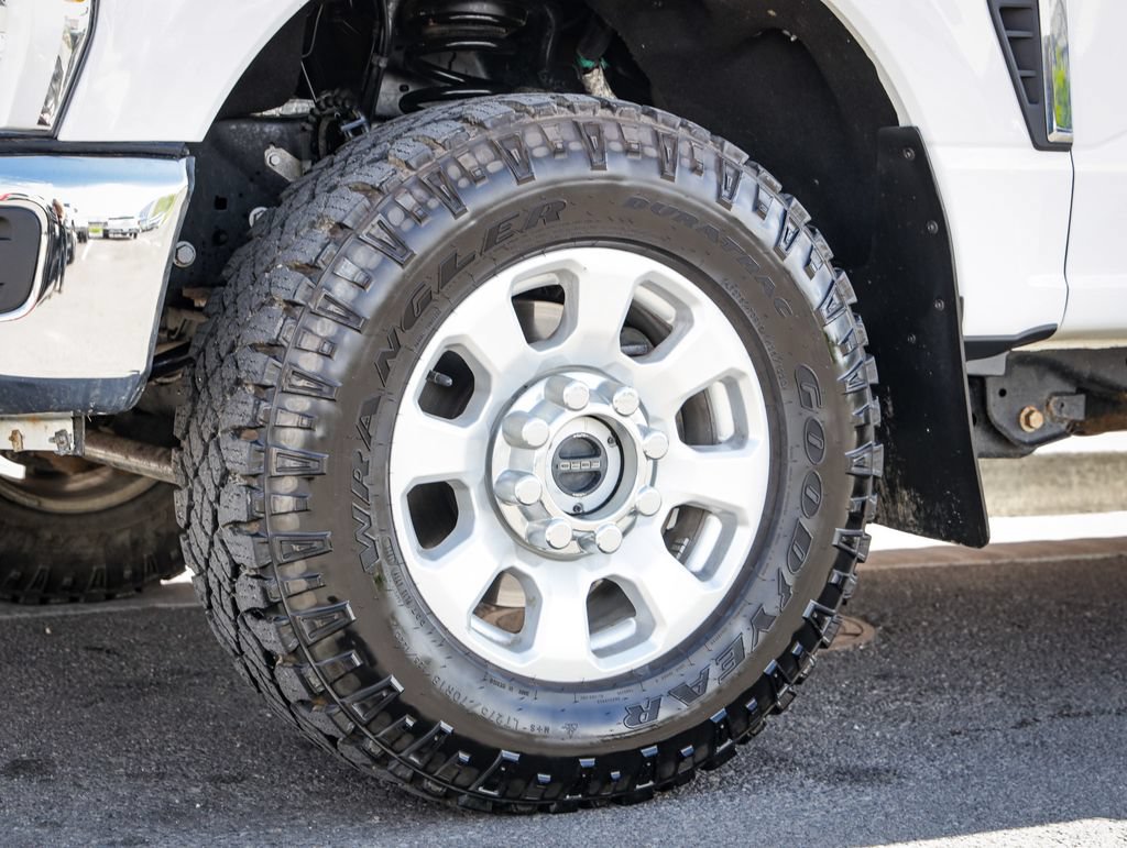 Used 2023 Ford F350 XLT w/ FX4 Off-Road Package AWD/4WD image 11