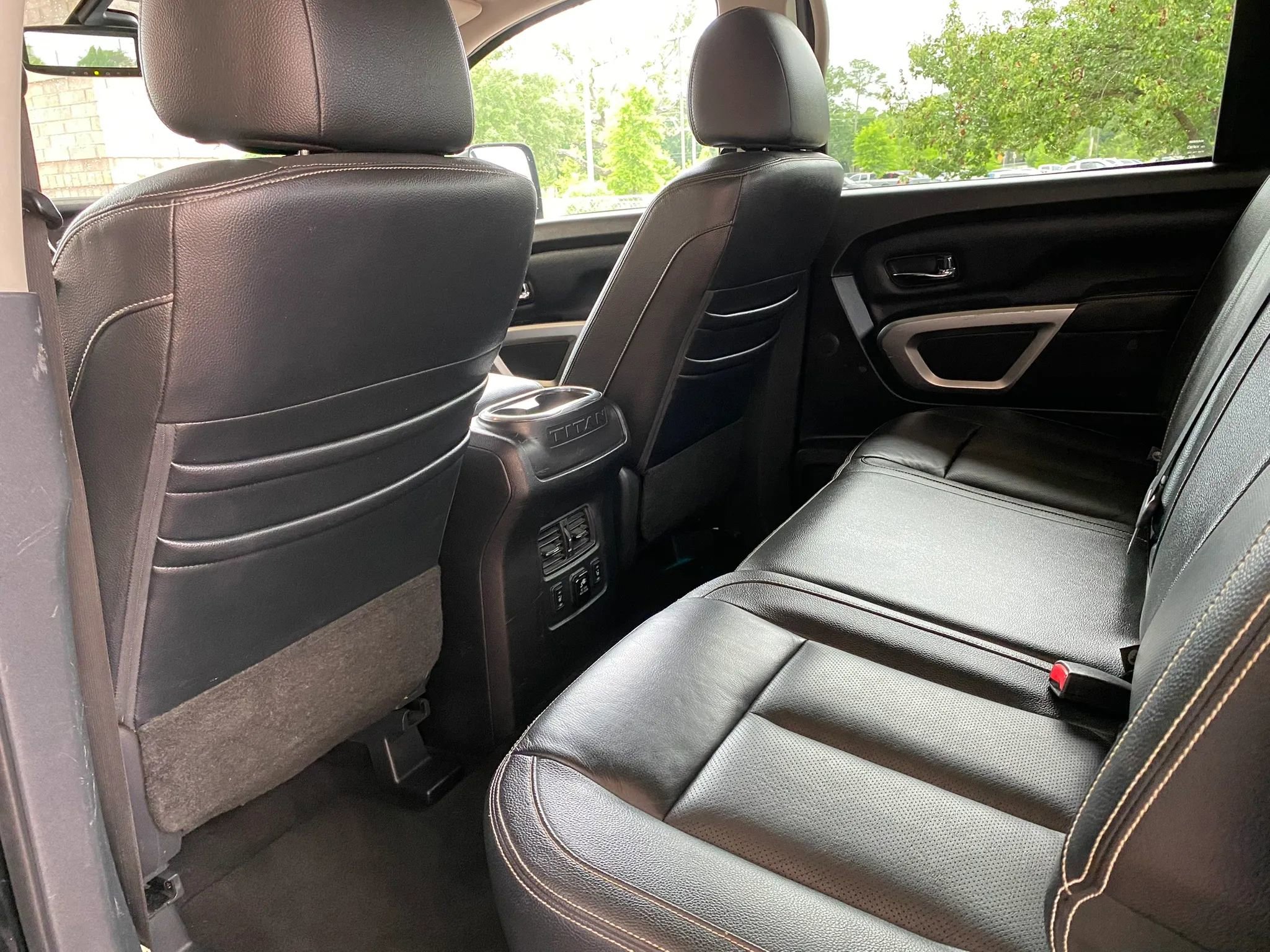 Used 2018 Nissan Titan PRO-4X w/ Pro-4x Convenience Package AWD/4WD image 16
