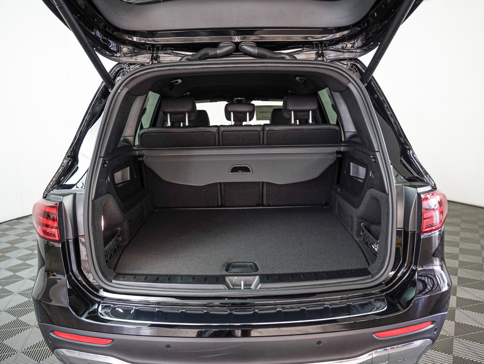 New 2025 Mercedes-Benz GLB 250 4MATIC image 8