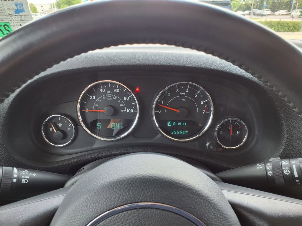 Used 2016 Jeep Wrangler Unlimited Sahara w/ Connectivity Group AWD/4WD image 30
