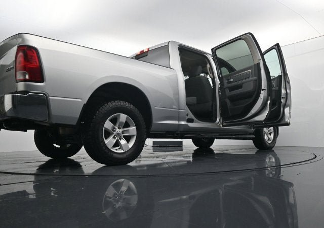 Used 2019 RAM 1500 Classic SLT AWD/4WD image 43