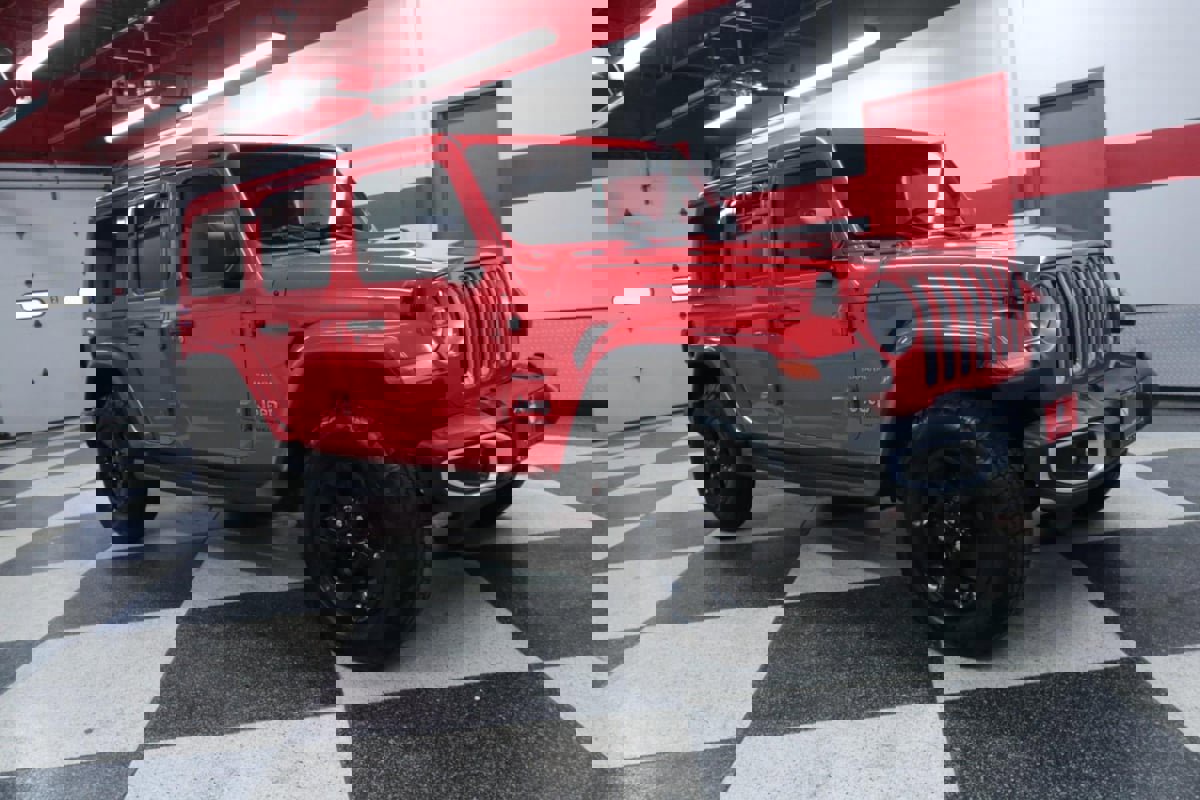 Used 2018 Jeep Wrangler Unlimited Sahara w/ Cold Weather Group image 3