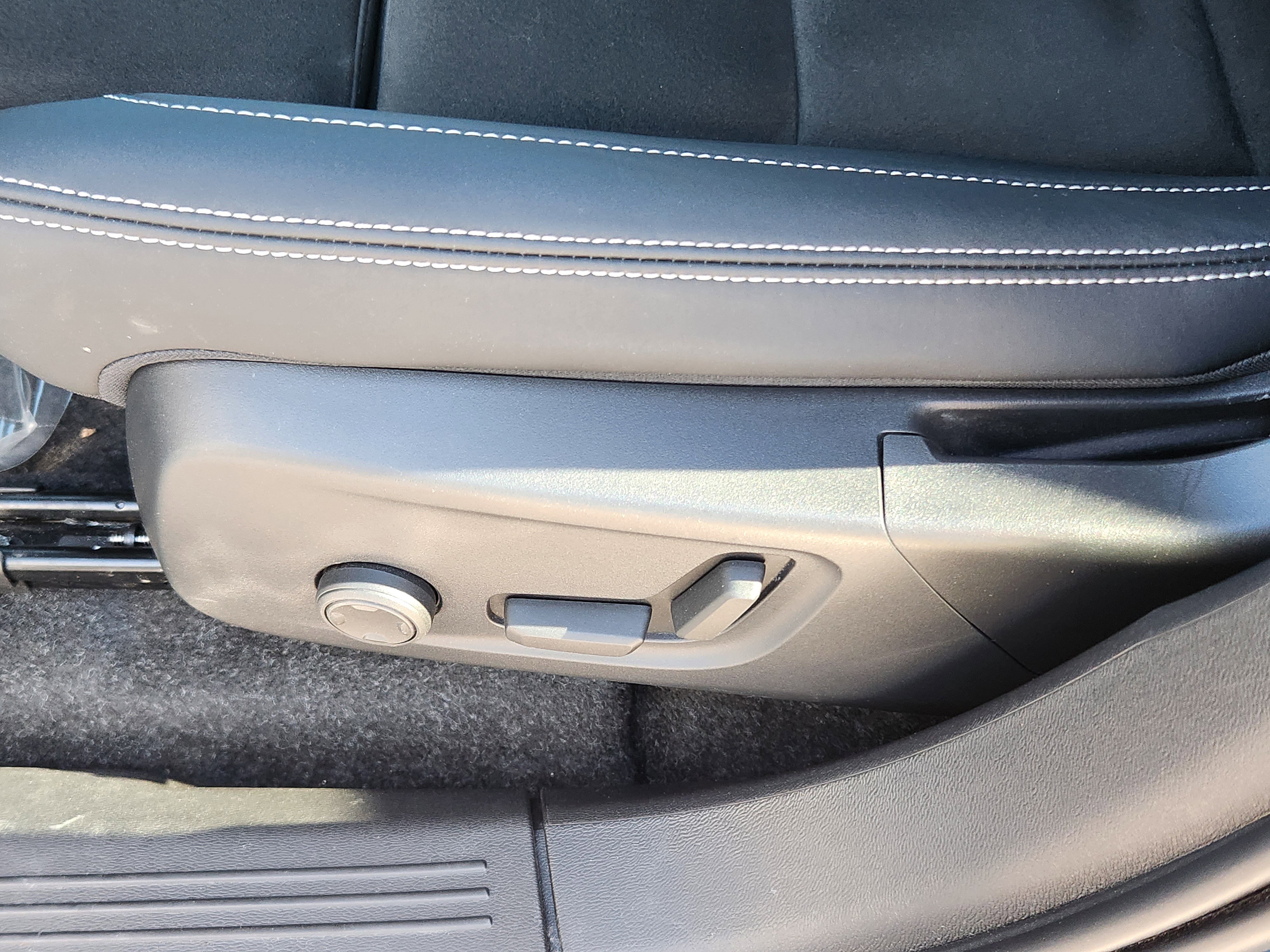 Used 2023 Volvo XC40 Recharge Ultimate image 15