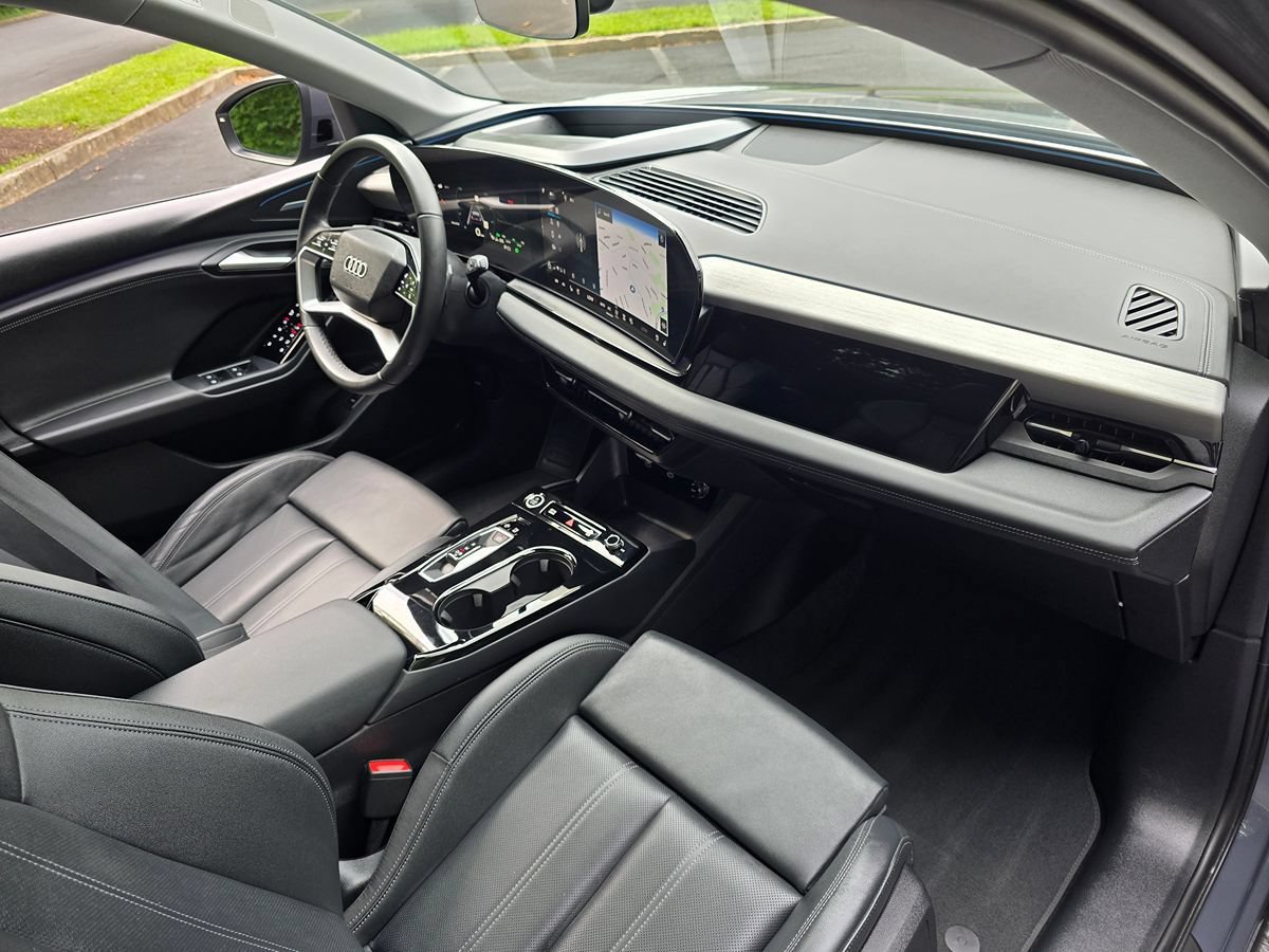 Used 2025 Audi Q6 e-tron Premium Plus w/ Premium Plus AWD/4WD image 24
