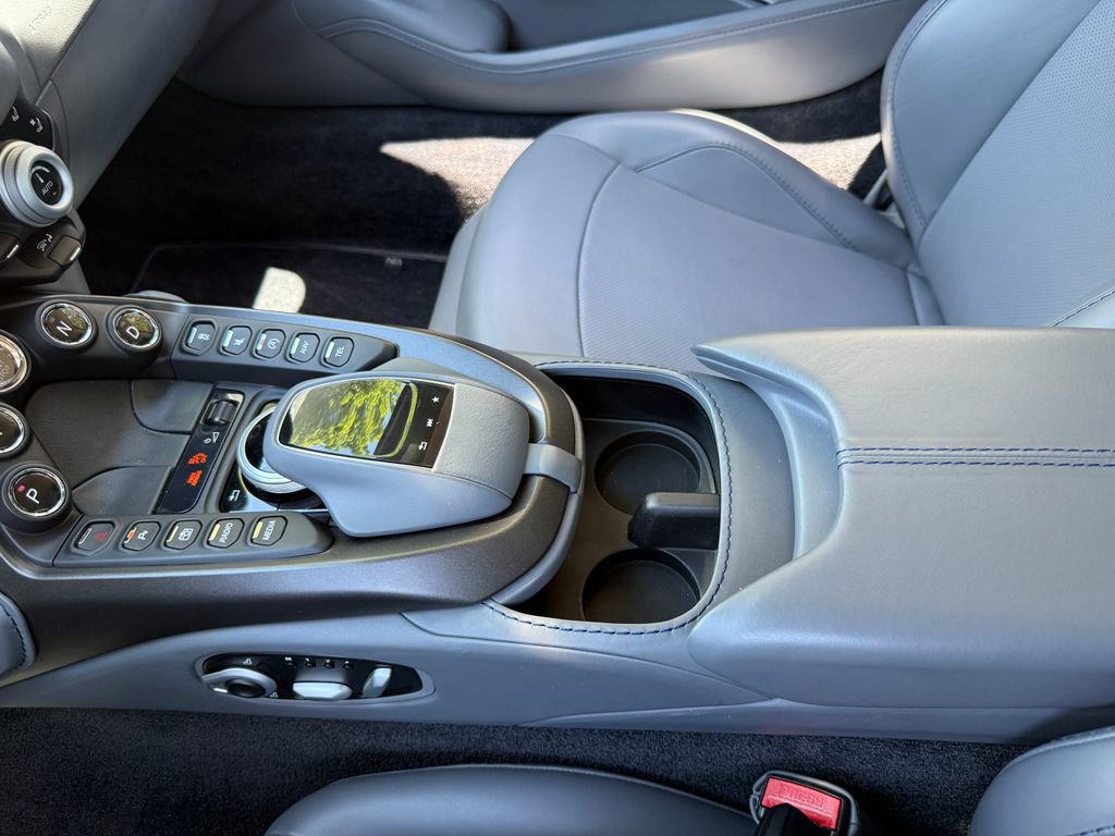 Used 2021 Aston Martin V8 Vantage Roadster RWD image 37