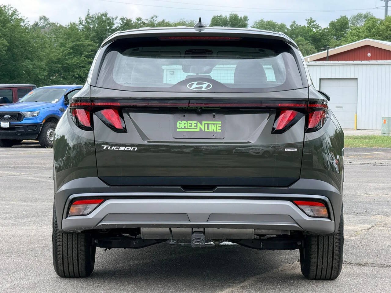 Used 2025 Hyundai Tucson SE AWD/4WD image 3