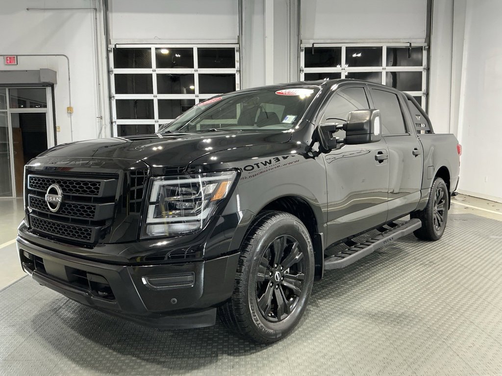 Used 2023 Nissan Titan SV w/ SV Convenience Package image 2