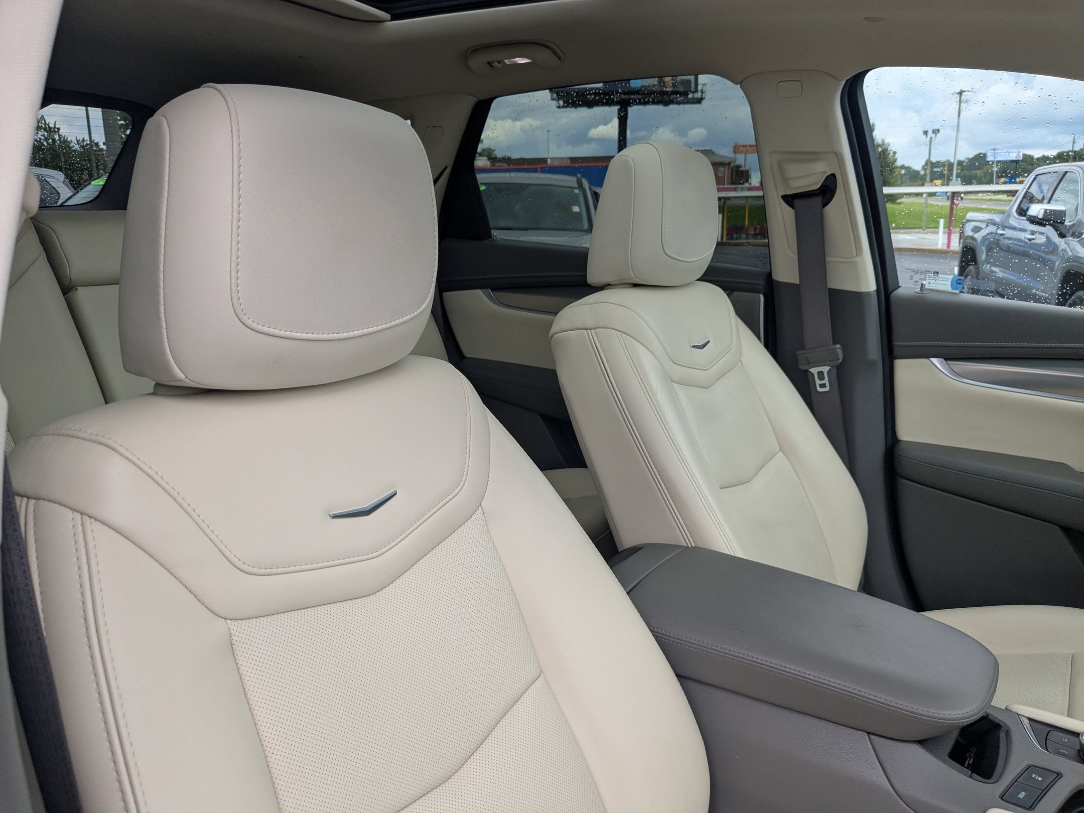 Used 2023 Cadillac XT5 Premium Luxury w/ LPO, Floor Liner Package FWD image 33