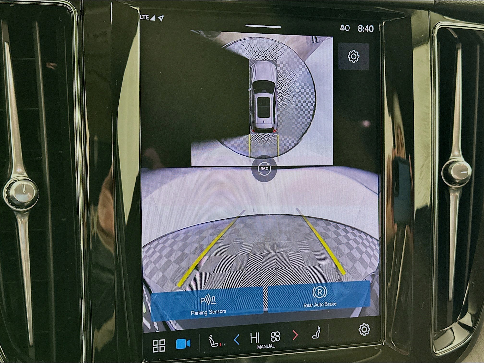 Used 2025 Volvo XC60 B5 Plus image 21