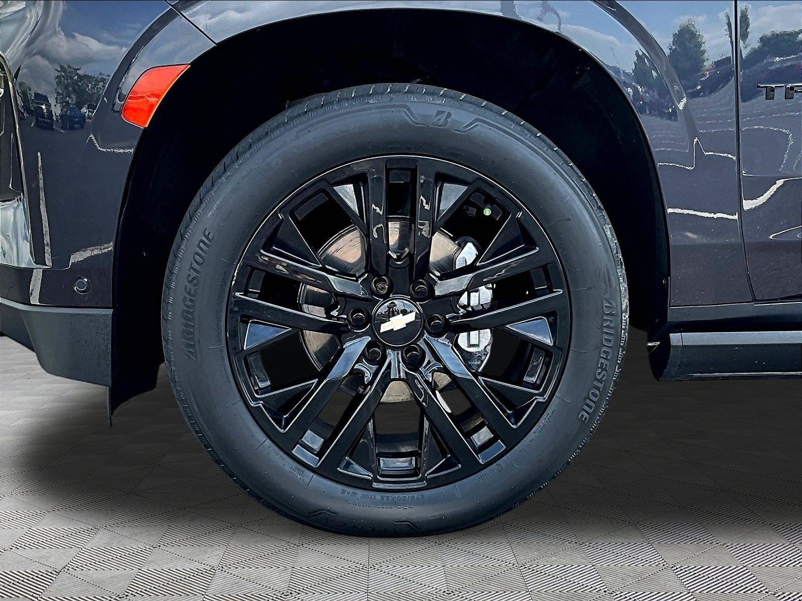 Used 2023 Chevrolet Tahoe Premier w/ Advanced Technology Package AWD/4WD image 35