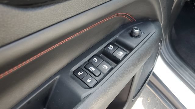 Used 2023 Jeep Compass Trailhawk w/ Trailhawk Convenience Group AWD/4WD image 6