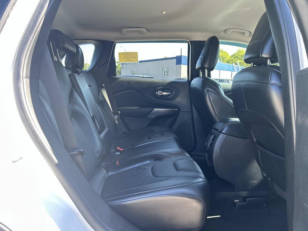 Used 2019 Jeep Cherokee Limited AWD/4WD image 18