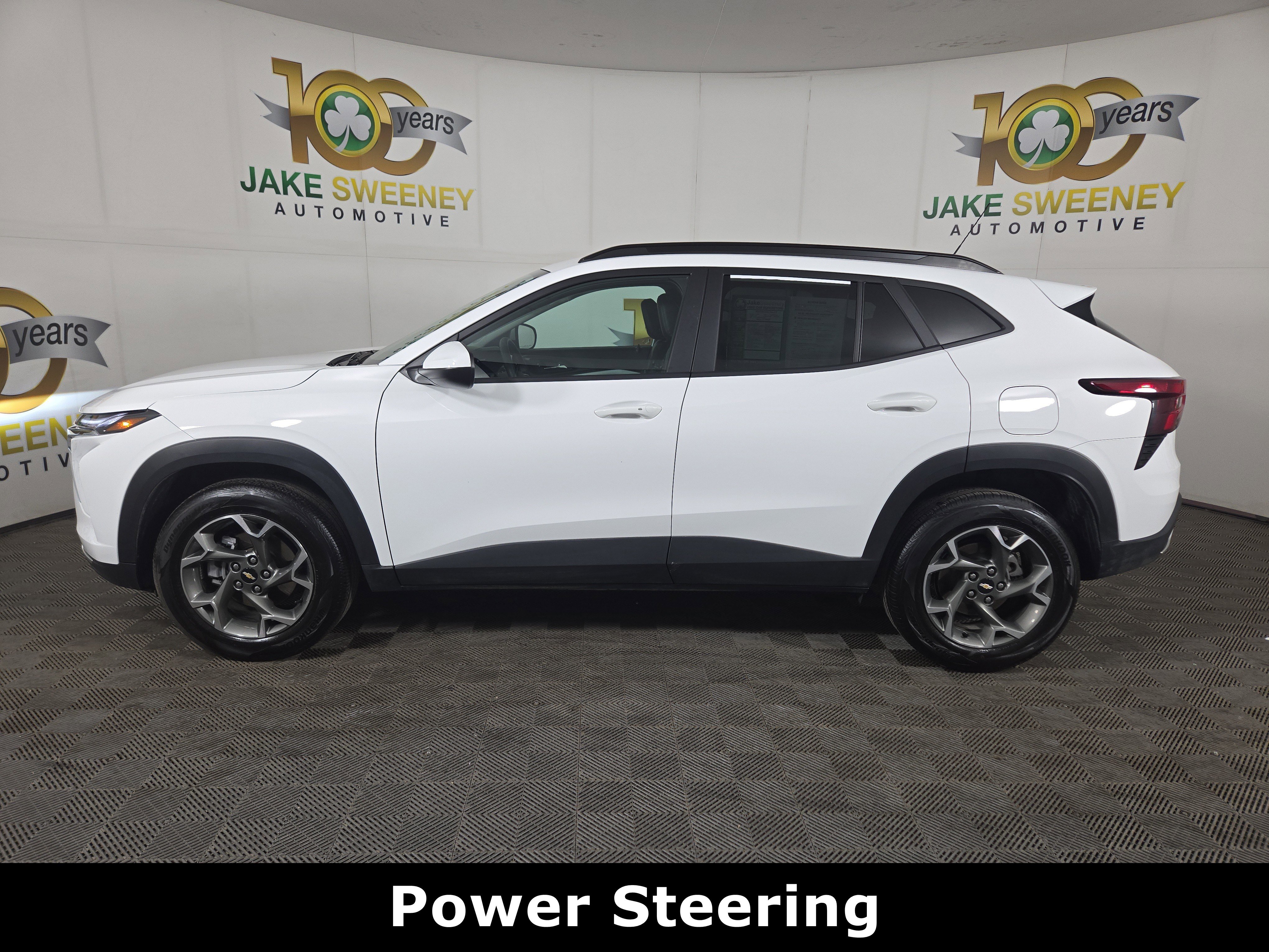 Used 2025 Chevrolet Trax LT w/ LT Convenience Package image 6